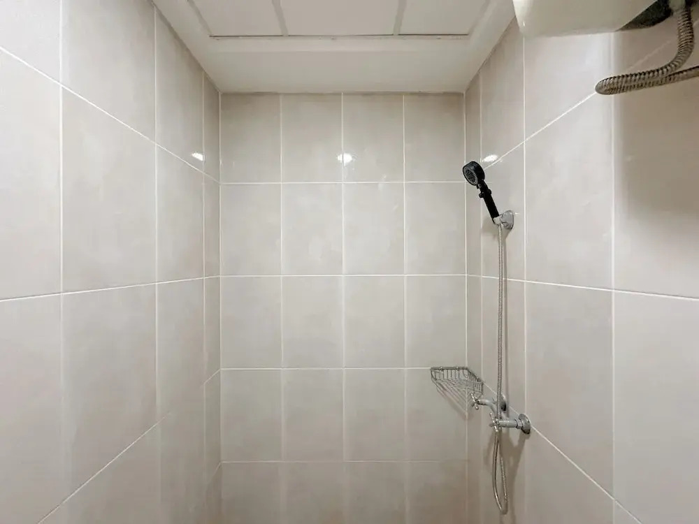 2Br Apartment Near Tunjangan Plaza In City Center At Trillium Residence