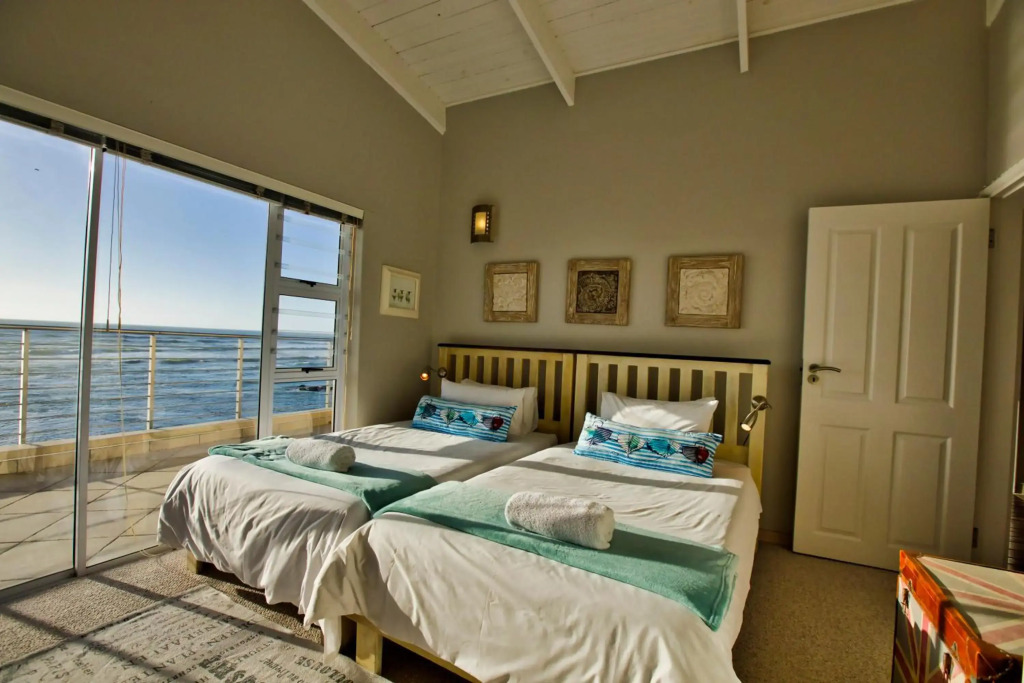 Atlantic Waterfront Cottage D3, 3 bedroom sea view
