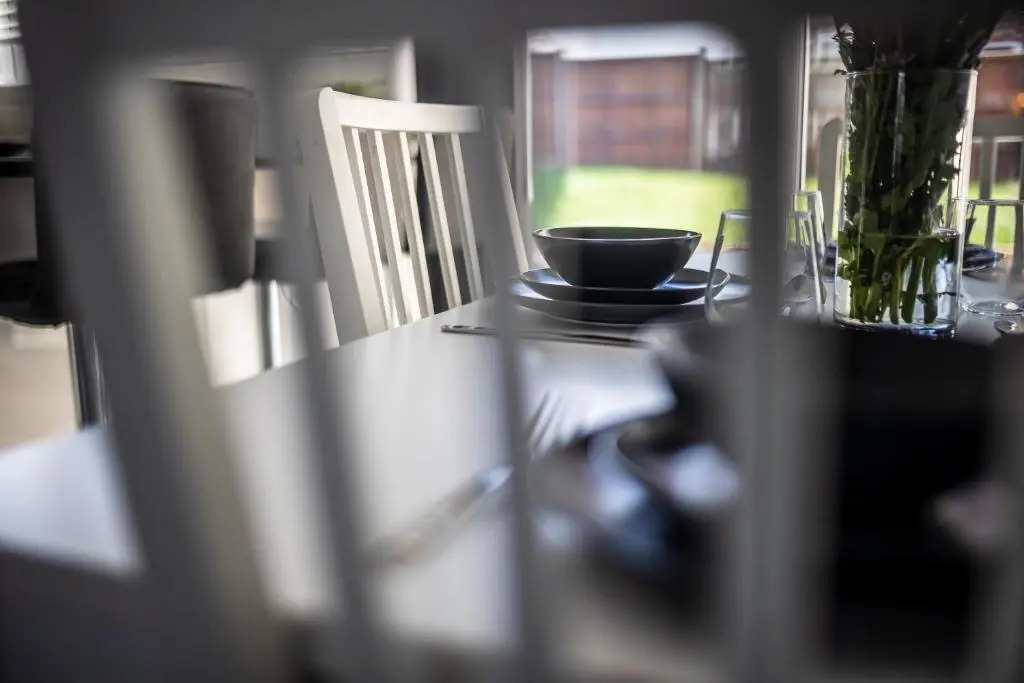 Modern 3-Bed House with Parking - Sleeps 7!