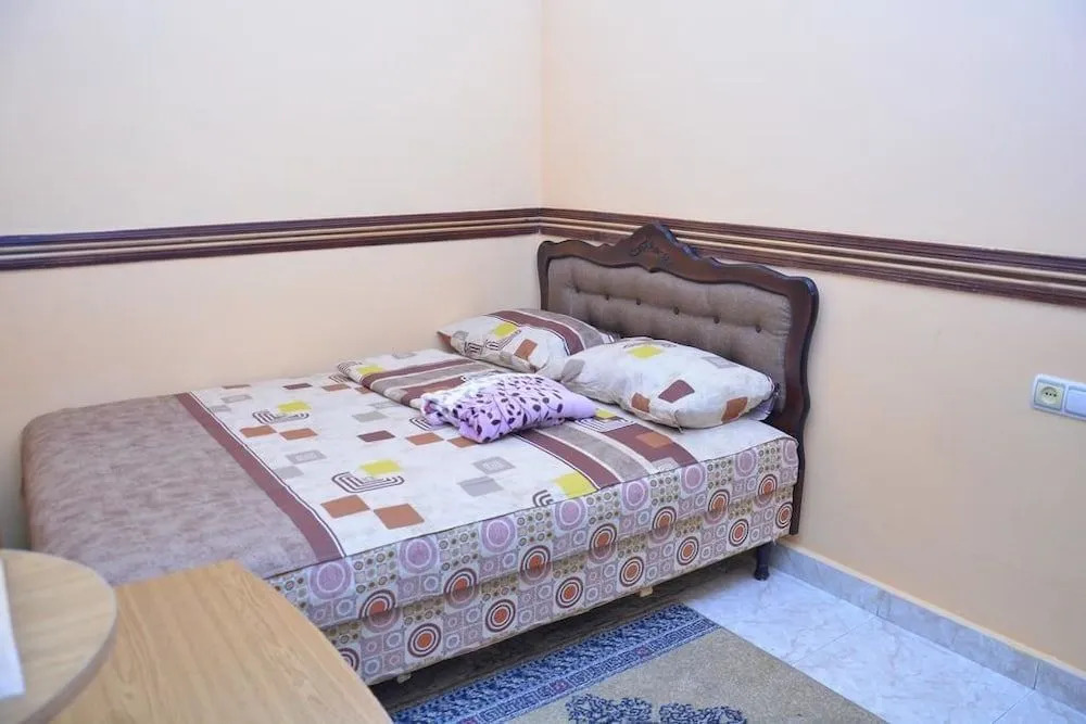 Green Hostel And Tours