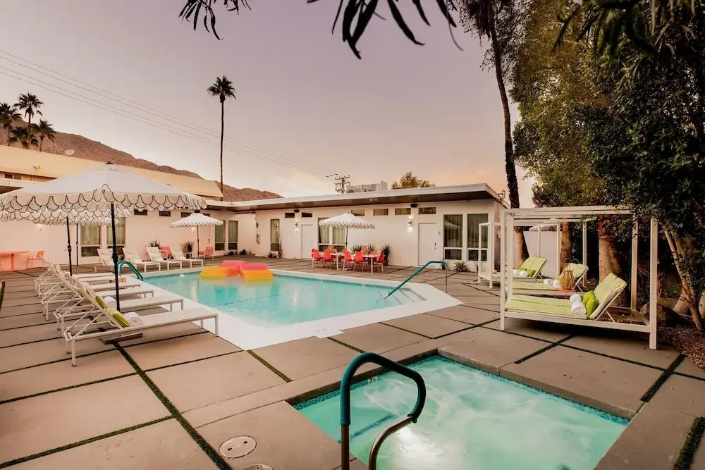 3 Private 1 Bedroom Units at The Wesley Sleeps 12