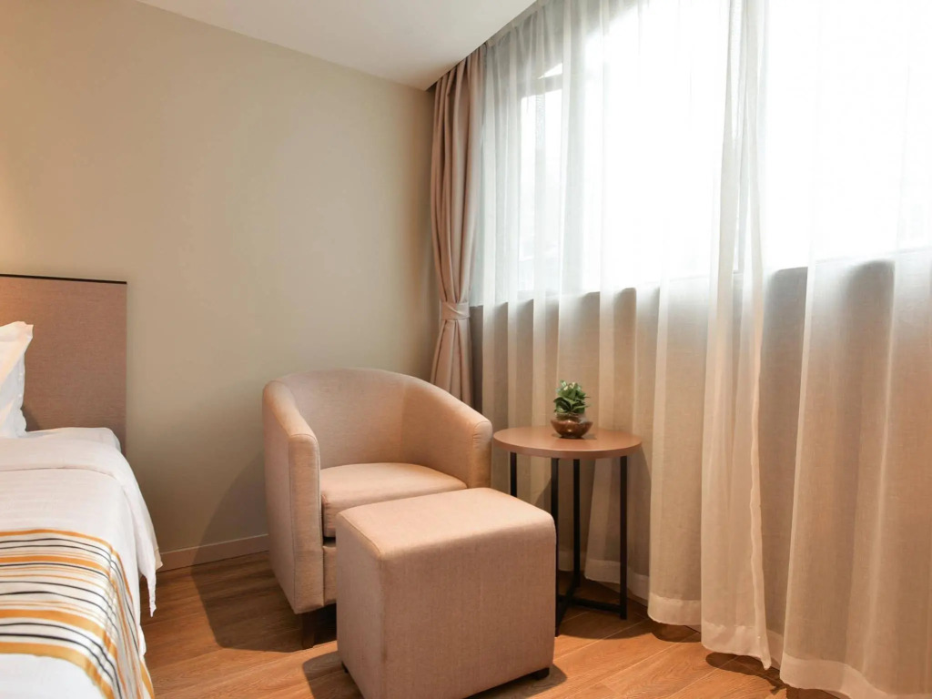 Home Inns Plus Shanghai Xujiahui Branch