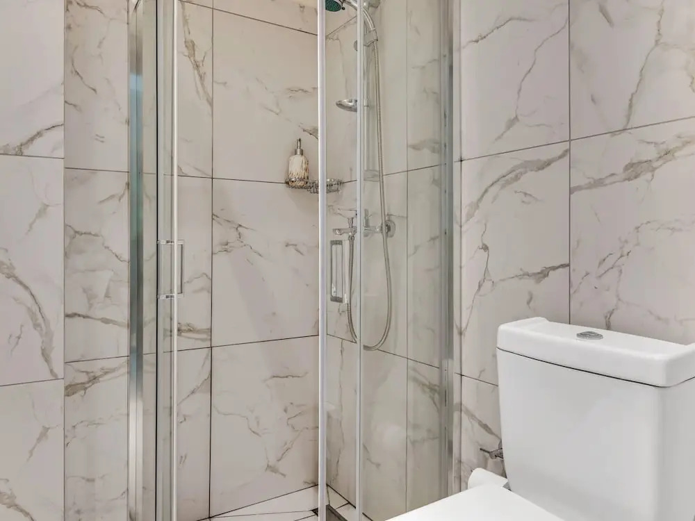 "sanders Crystal - Cool 2-bdr. Apt. w/ Terrace"
