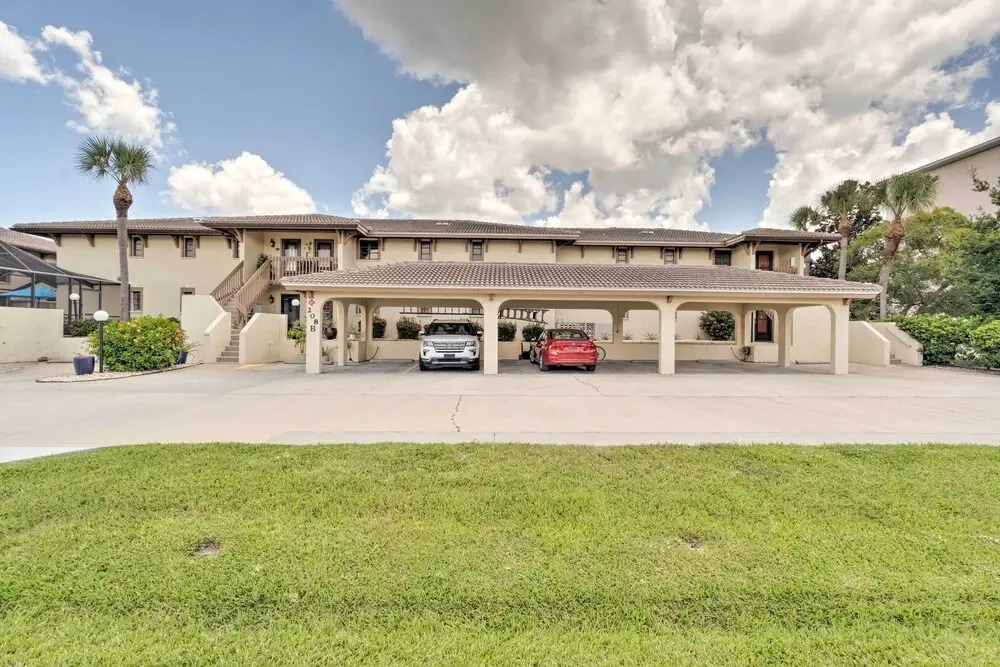 Waterfront Condo w/ Dock - Walk to Fishermens!
