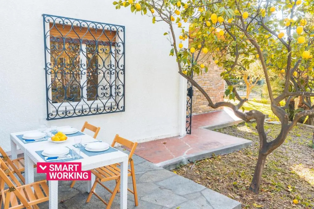 Lemon Apartment With Garden and Sea View by Wonderful Italy