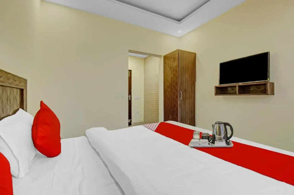 OYO Flagship 70251 Hotel Starwood