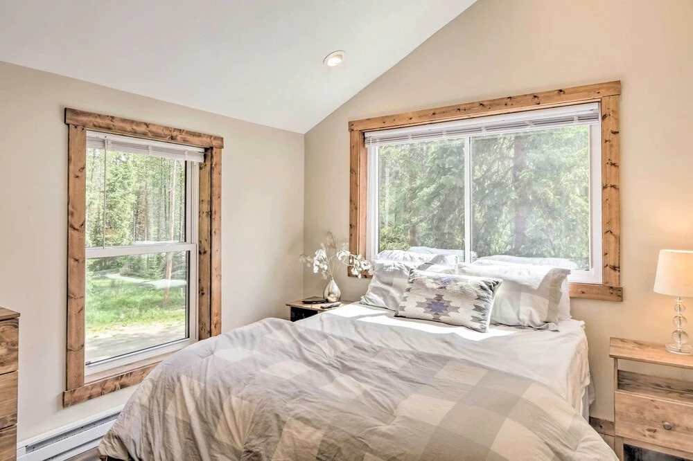 5 Mi to Ski Resort: Mtn-view Breck Home w/ Hot Tub