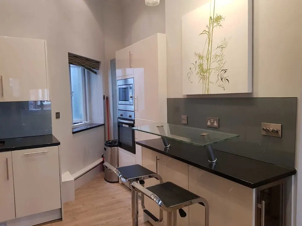Hans Crescent Apartment