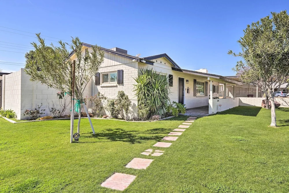 Scottsdale Retreat w/ Hot Tub, 2 Mi to Old Town