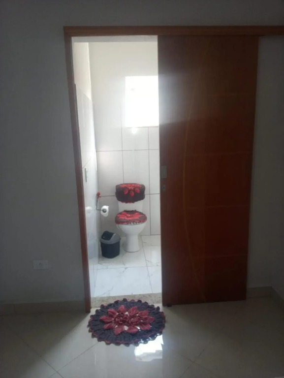 Casa de 4 suites com piscina, próxima a praias e do centro de Ubatuba