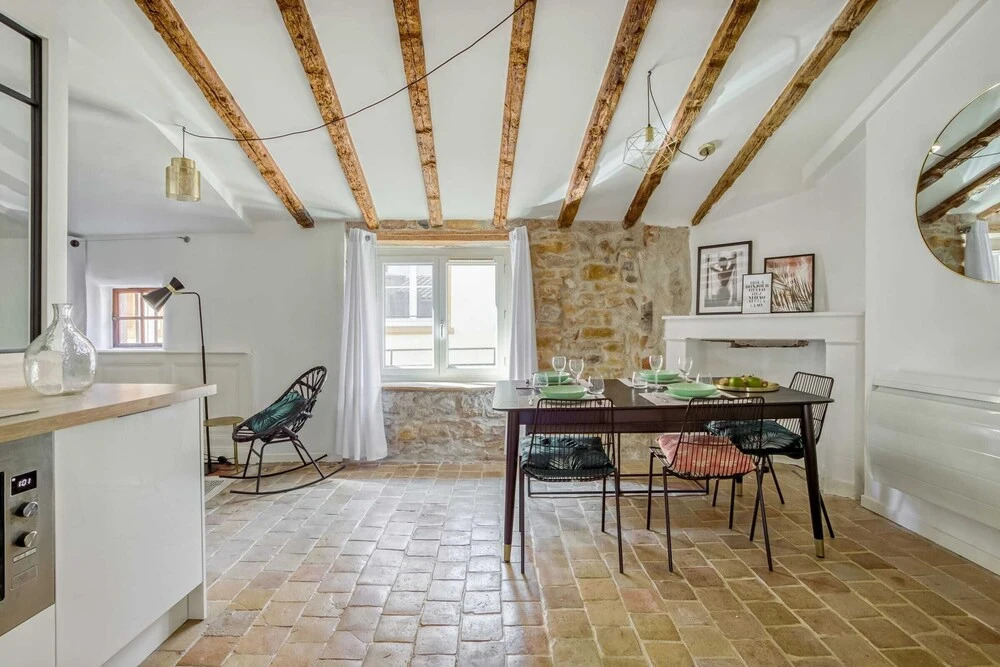 Sublime 2BR Flat in the Heart of Old Lyon