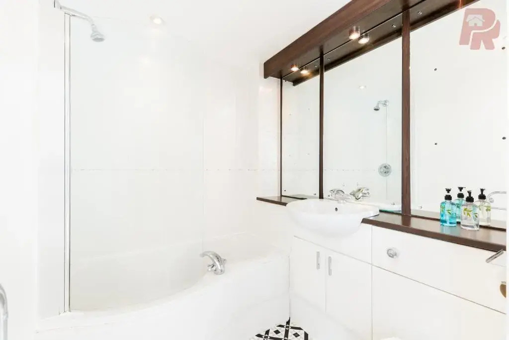 Central Massplaza 2 Bedroom Apartment - Parking & Balcony - Air Conditioned