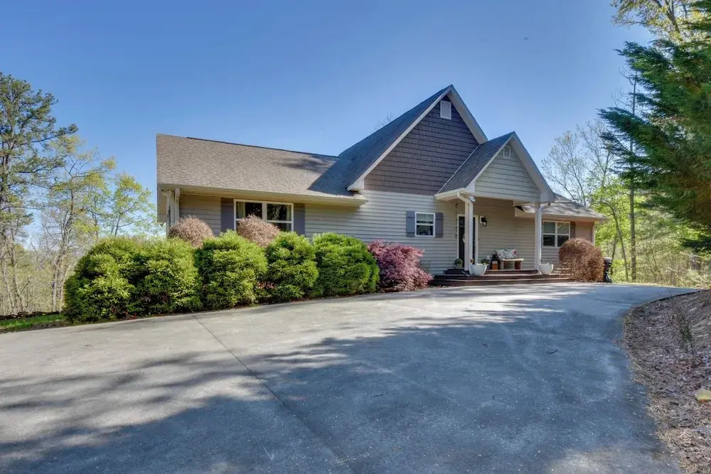 Mtn Views, Game Room, Hot Tub! Lakemont Retreat