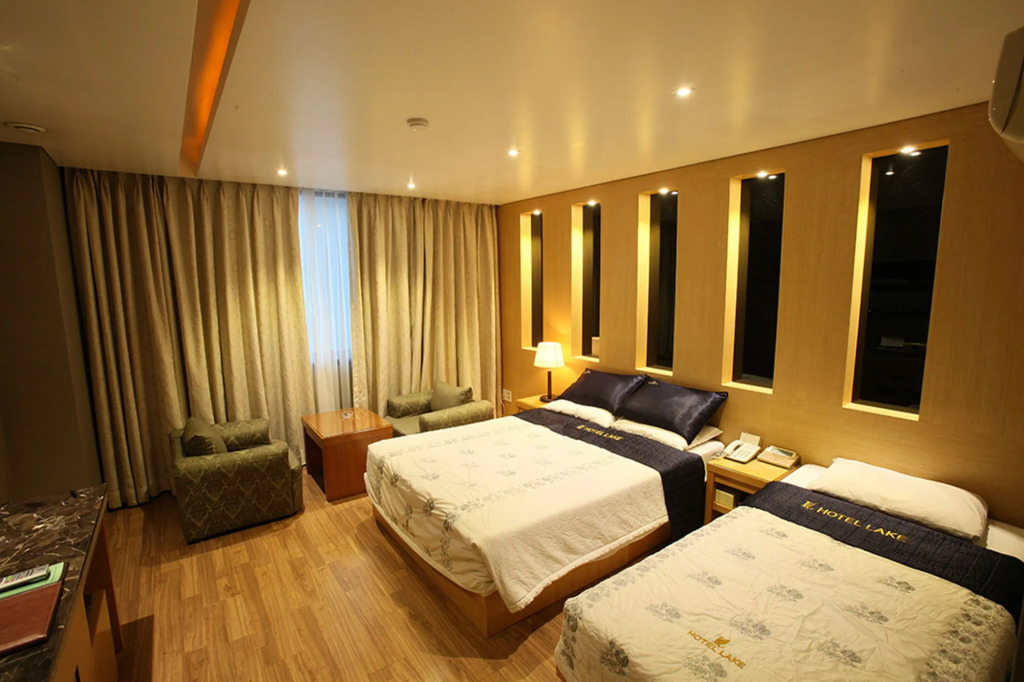 Hotel Lake