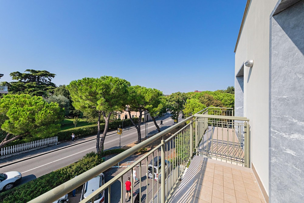 Residenza Miralago - 10 Lavinia - Locazione BK