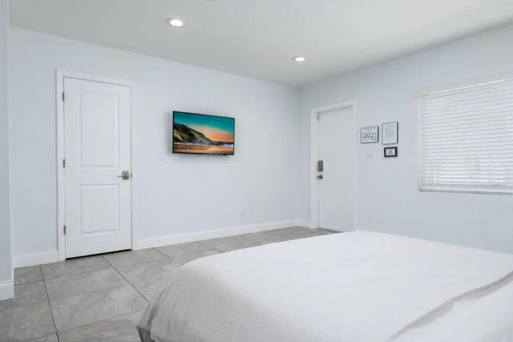 Bayshore Breeze 3 - King Bed, Kitchen, Parking
