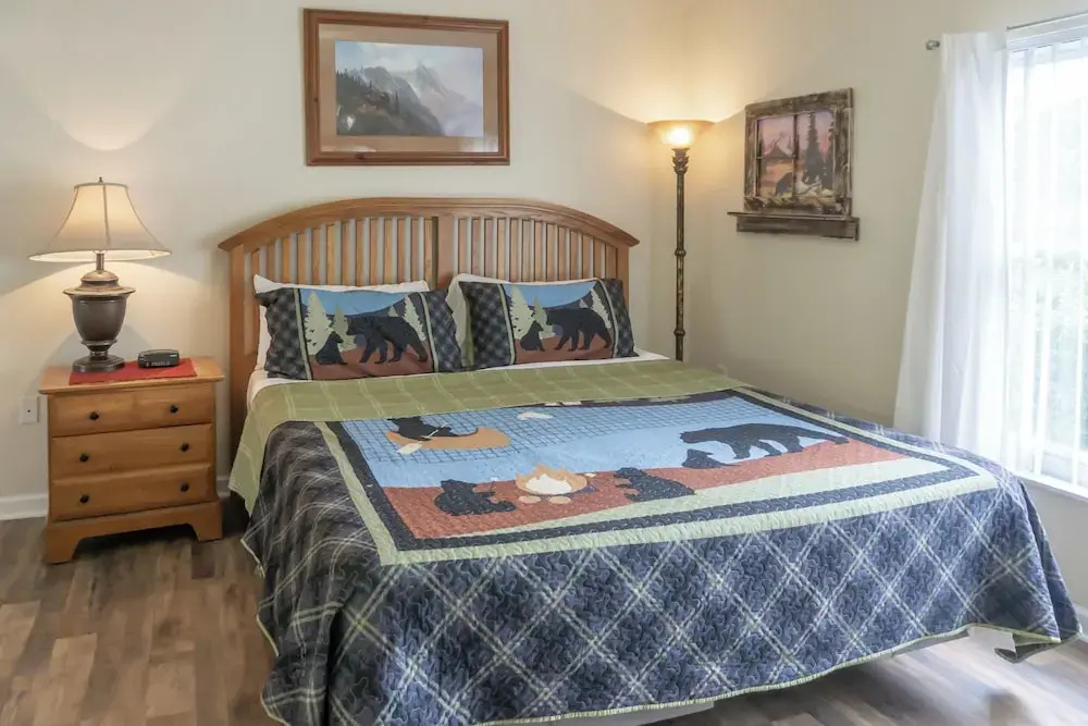 Mtn Views! Walkable Pigeon Forge Retreat w/ Pool