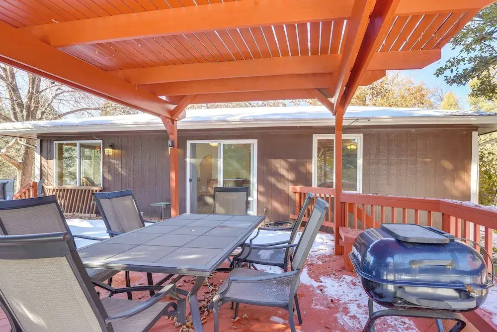7 Mi to Downtown Denver: Lakewood Gem w/ Deck!