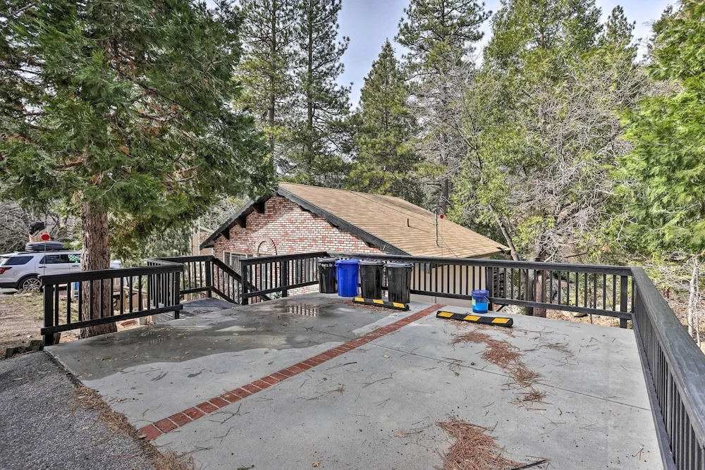 Modern Cabin w/ Game Room & Deck, Near Skiing