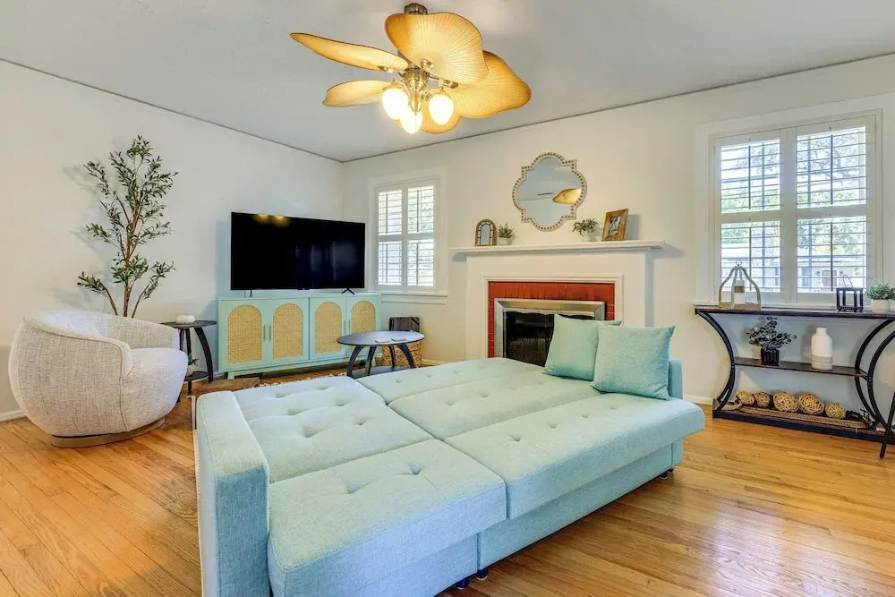 4 Mi to Dtwn Jacksonville: Chic Home w/ Porch!