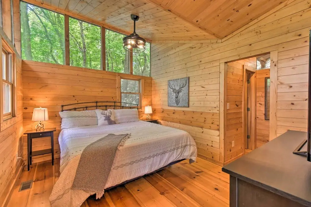 Lakefront Glass House Cabin w/ Mountain Views!