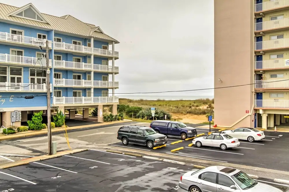 Balcony & Ocean Views: Central Ocean City Condo