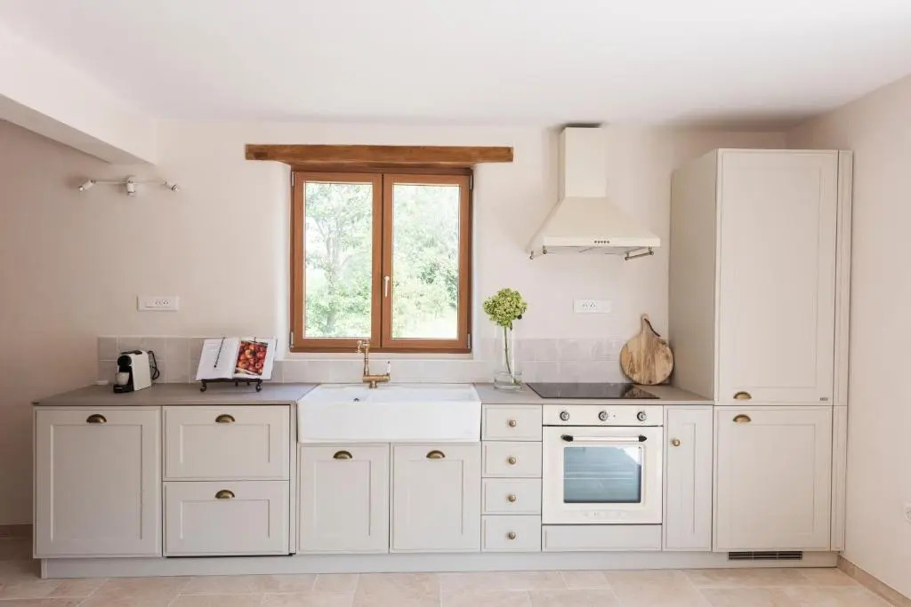 La Petite Ruche, 1 Bedroom Gite in the Luberon (Adults Only)