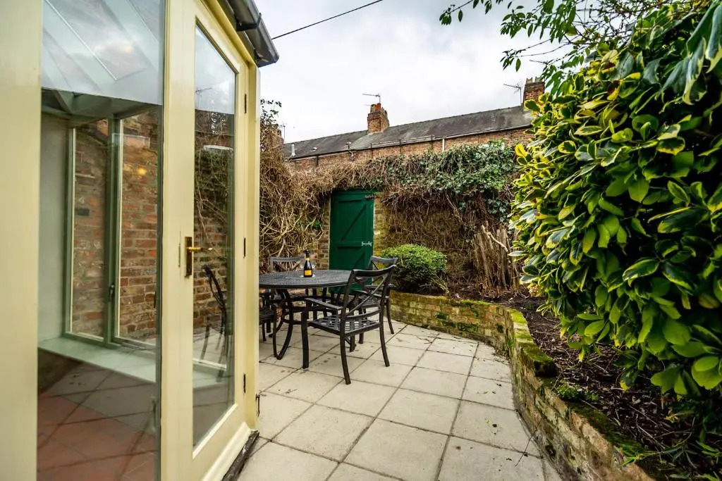 7 St Johns Crescent