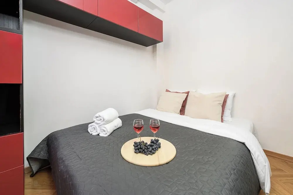 Lumina airy apartment with balcony