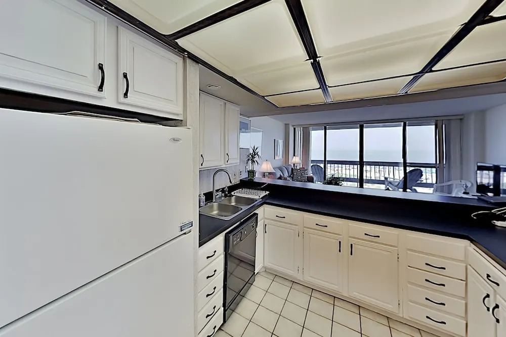 Choice Beachfront Getaway W/ Heated Indoor Pool 2 Bedroom Condo