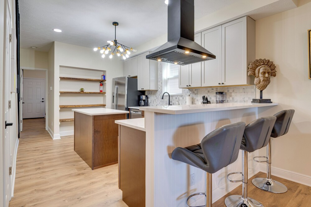 3 Mi to Dtwn: Dual-unit Home in Indianapolis!