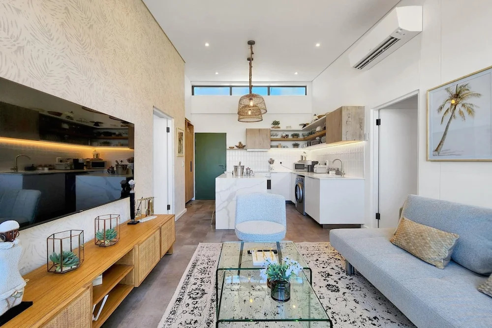 Chic Rooftop Apartment by the Sea 6onn Sea Point