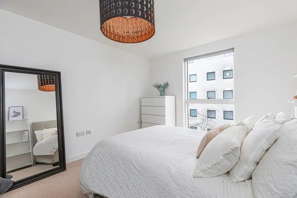 Lovely 1-bed Flat w/ Balcony in Brentford, London
