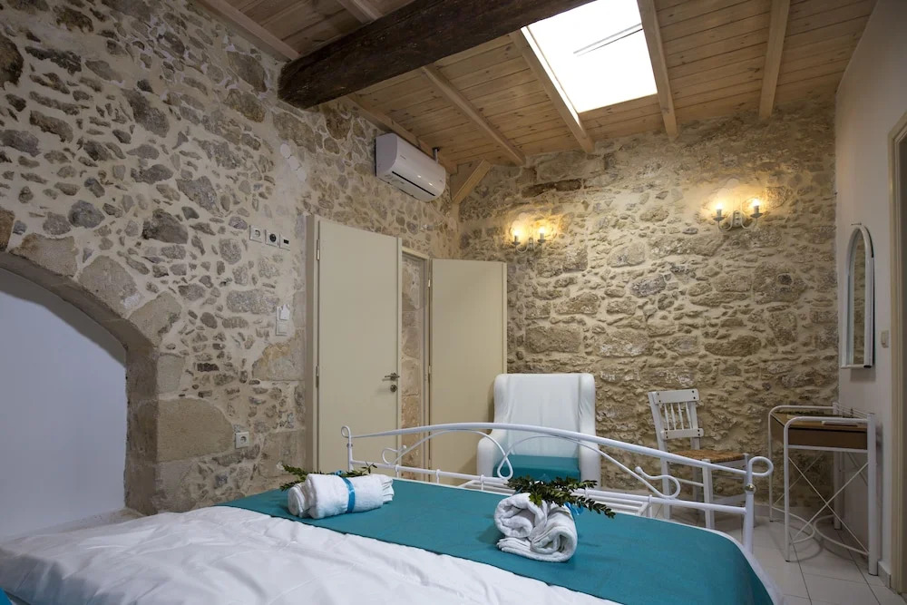 Trigono Luxury House