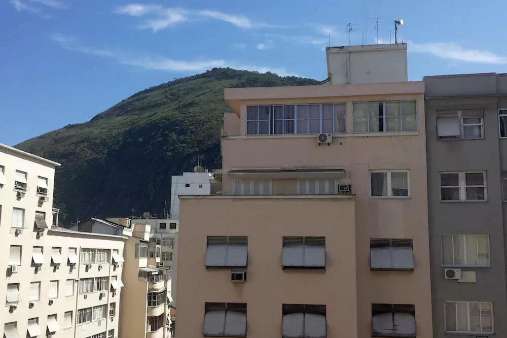 Apartment in Copacabana for up to 4 People 100m From the Beach Cavirio Nsc1003