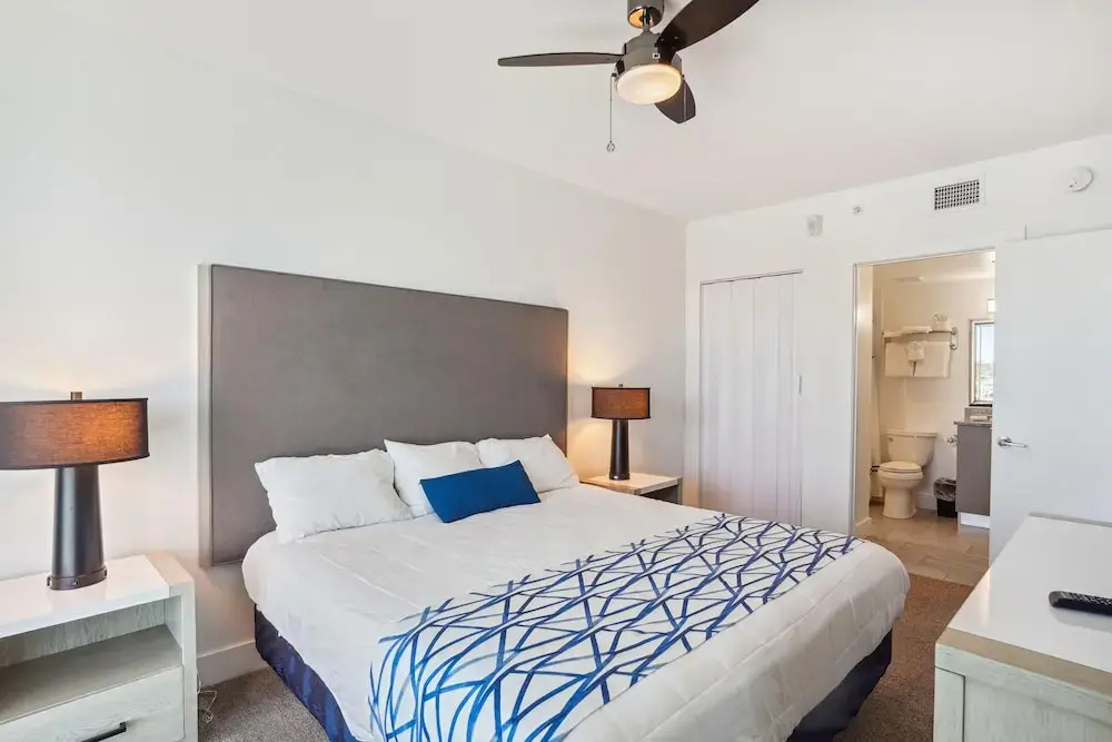 Oceana 301 East
