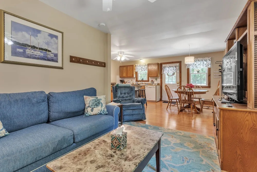 Cozy Bungalow Just Minutes From Mystic, Westerly Beaches, Boating And Casinos! 1 Bedroom Bungalow by RedAwning