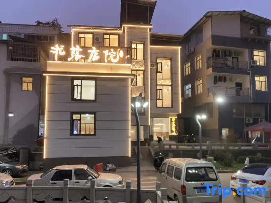 Flowers Fall at Tangyuan Homestay