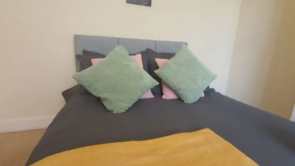 Room in Guest Room - Nice Double Room in Coventry