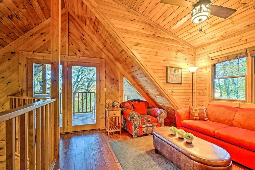 Smokies Cabin w/ Hot Tub! Group Adventure Base
