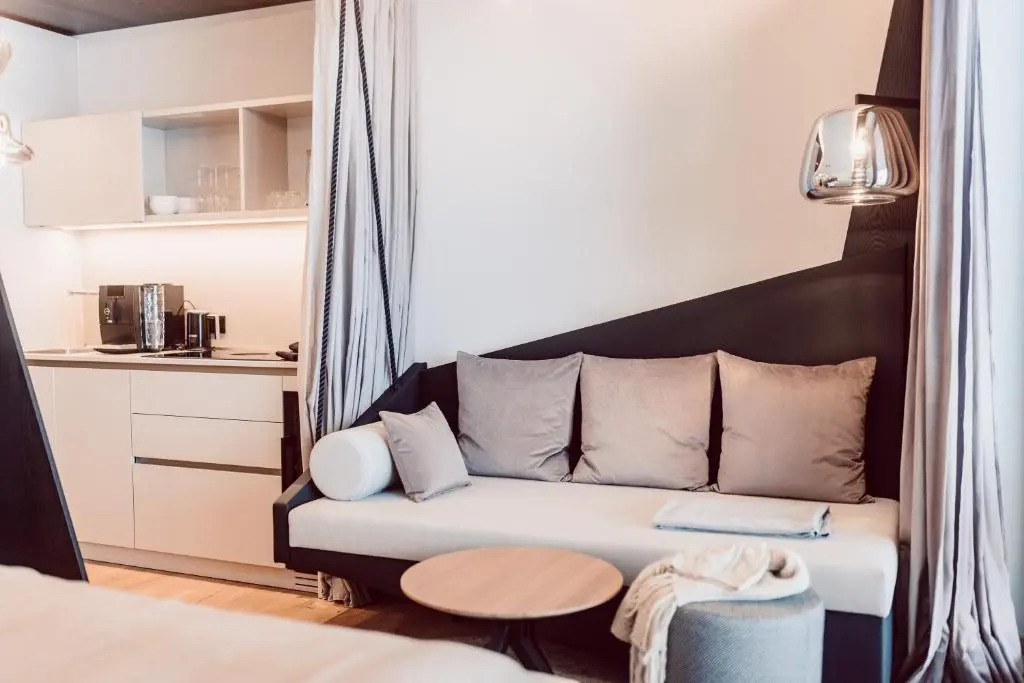 JoAnn suites & apart