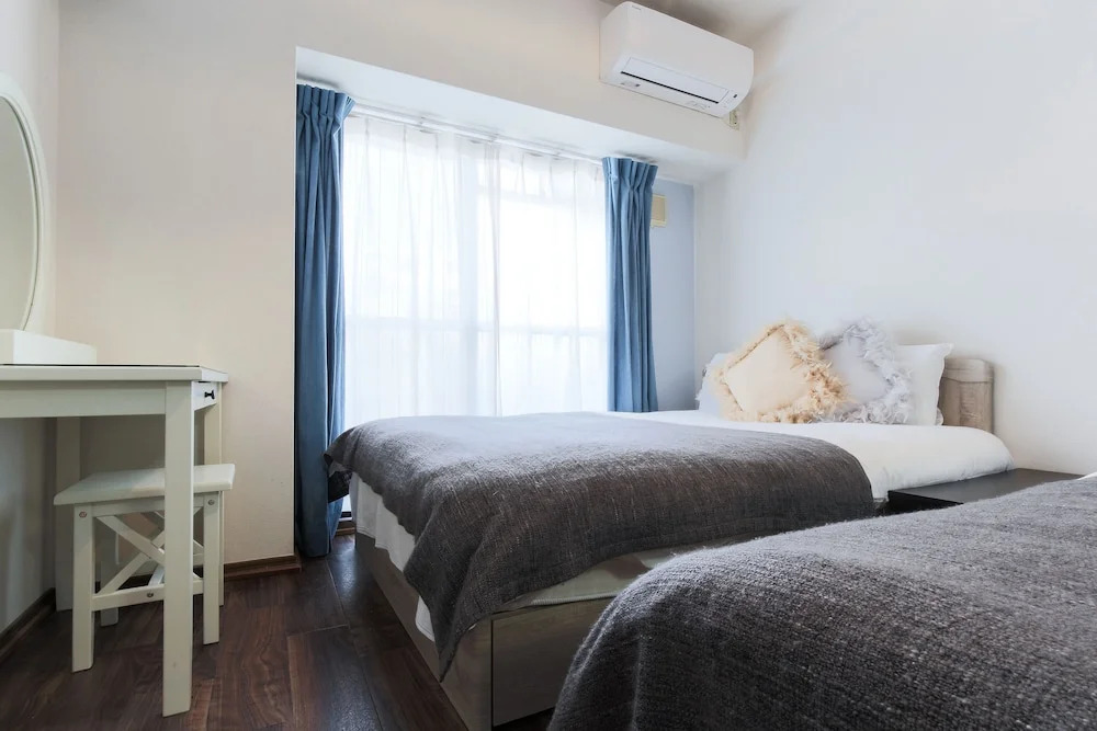 Grand Court Namba 401