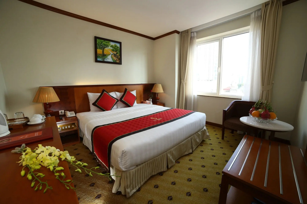 Sunny Hotel 1