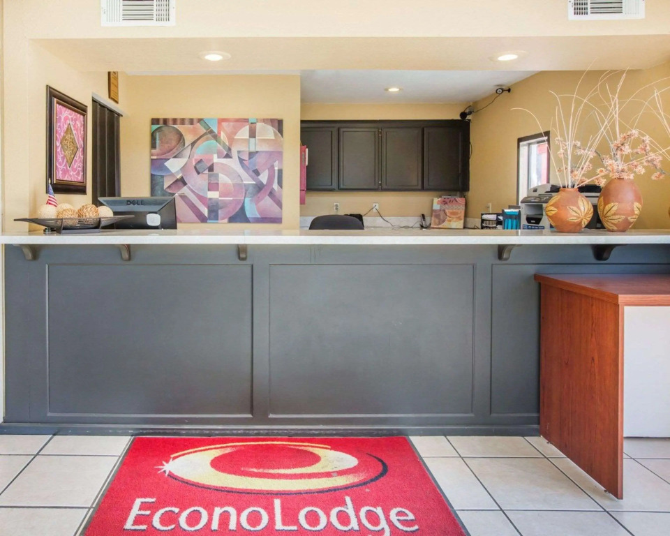 Econo Lodge Inn & Suites Lodi - Wine Country Area