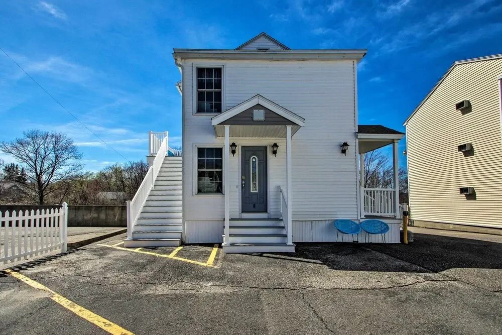 Apt. Walking Distance to OOB Pier & Saco Bay