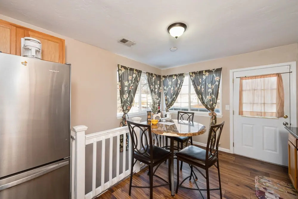 New Listing! Top-floor Gem W/ Outdoor Fireplace 4 Bedroom Duplex