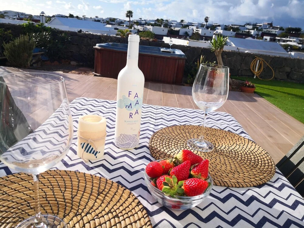 House With 3 Bedrooms in Playa Blanca, With Wonderful sea View, Shared Pool, Enclosed Garden Near the Beach