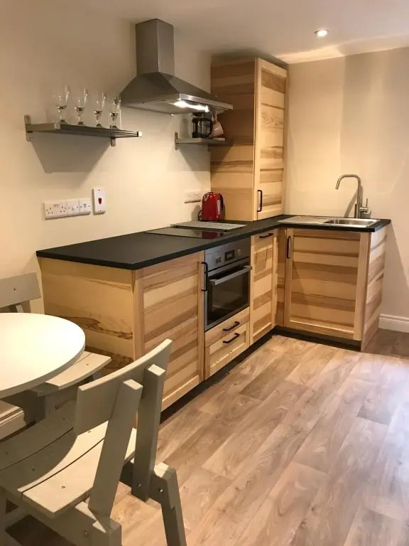 Bush House Accommodation - The Diamond