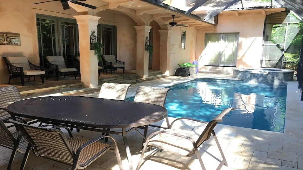 23 Pelican 6 Bedroom Home