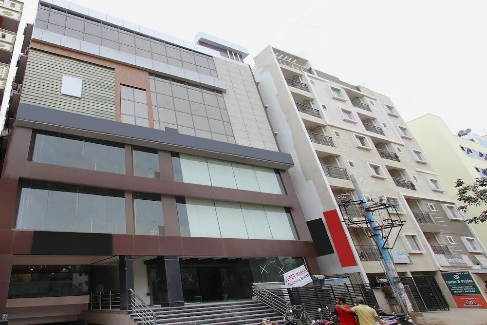 OYO 9931 Hotel Bali Square